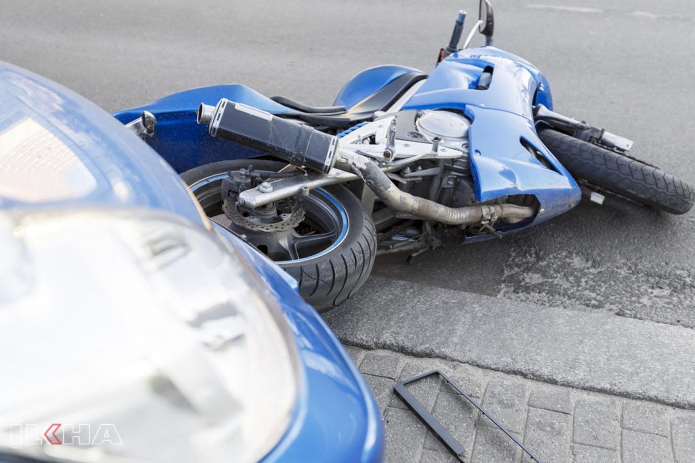 Otomobil motosiklete çarpıp kaçtı Otomobil motosiklete çarpıp kaçtı